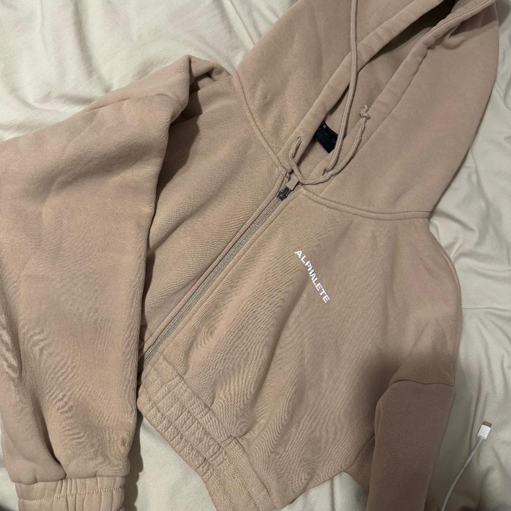 Alphalete biege cropped jacket